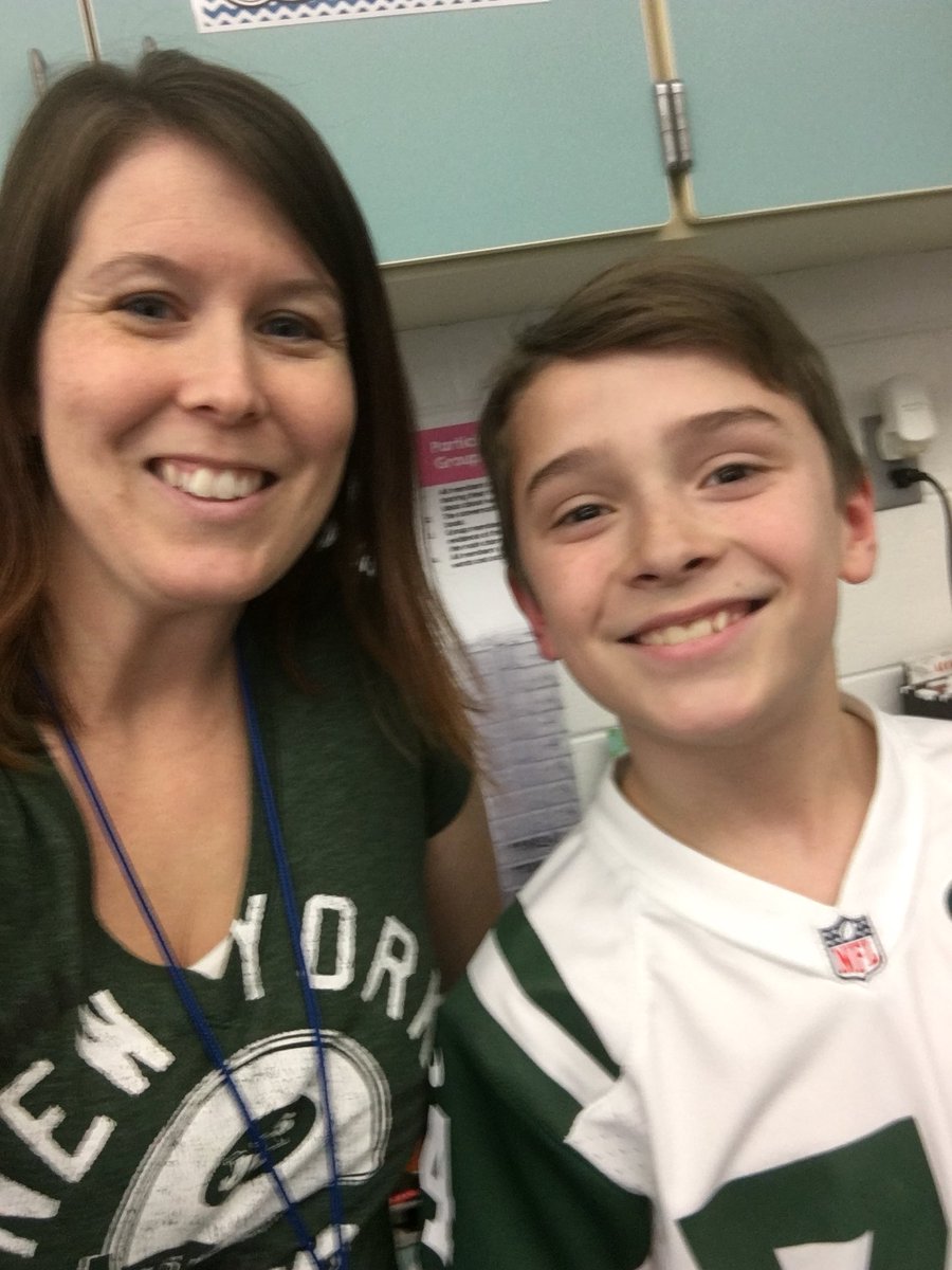 This guy knows how to impress his teacher! 😉 #spiritday #favoriteteam #NYJets