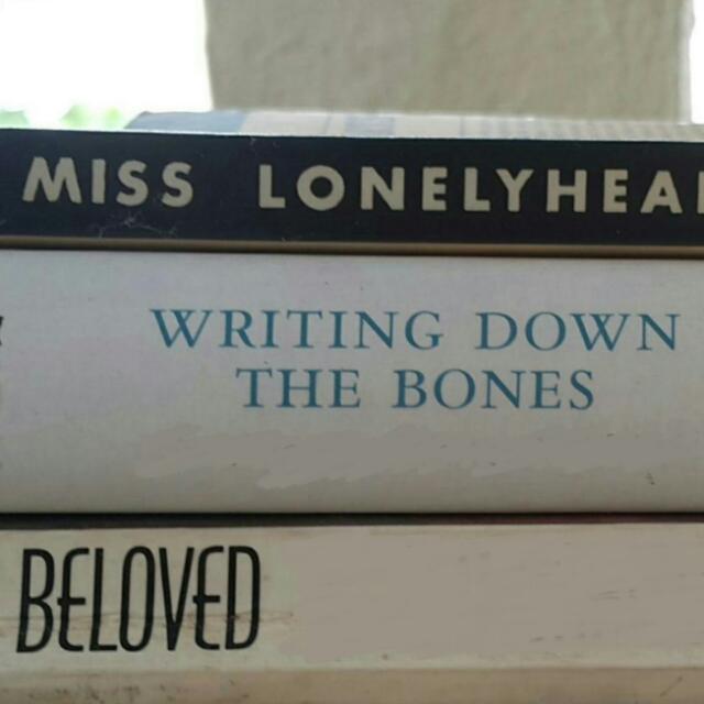 torpe37's tweet image. #NinaKatchadourian 
#SortedBooks
#Lomopoema
# Lomopoesía
#Haikusdeestantería 
@torpe37 
@hectorsantana