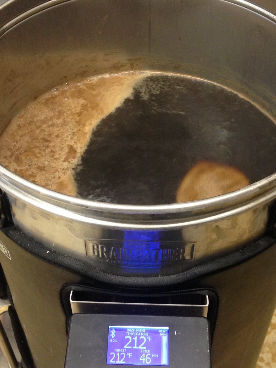 Brewing a clone of Smog Rocket smoked porter from <a href="/BeavertownBeer/">Beavertown Brewery</a>. Smells amazing! #Grainfather #homebrew