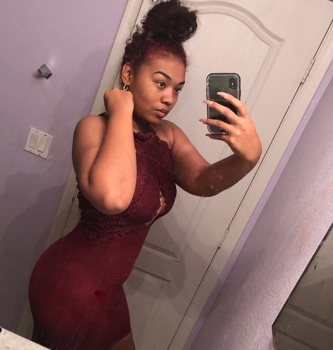 DanieAlysse's tweet photo. Honestly I look a hot ass mess but idc cause I’m fucking proud of myself, I wore this dress last June in Vegas and let me just say it did NOT fit like this..the last 6-7mo. I’ve been going through a lot and decided to relieve my stress in the gym and well it’s paying off 💪🏽😩 https://t.co/gkfUlXOfdy