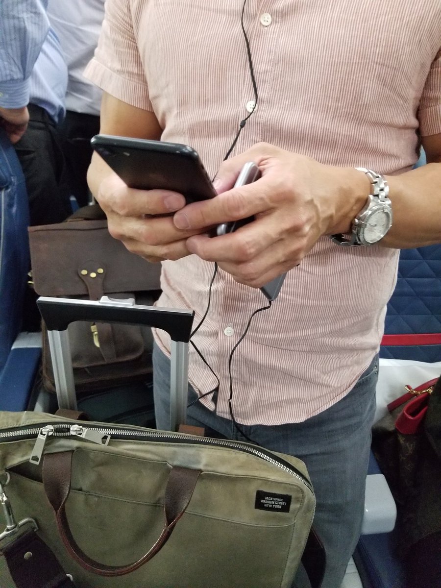 FearTheSkirt's tweet image. This dude is REALLY important #twophones