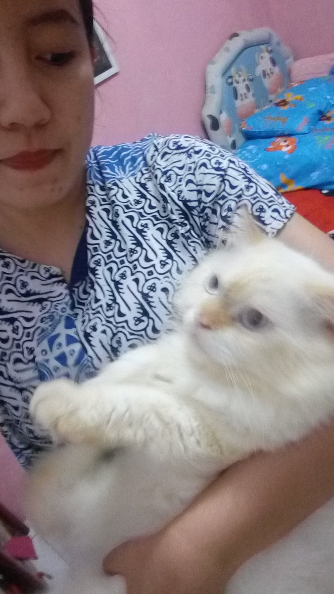 pulang kerja anak minta gendong be like.....