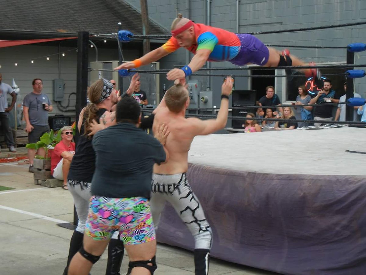 MANstacheTag's tweet photo. A throwback to when The MANstache MAINevent battled No Direction(Airtime Rockerz) on 10/07/2017!
#ThrowbackThursday #TBT  #WaylonMaze #JuanJeremi #MANstacheMAINevent #MAINeventTagTeam #Wrestling #TagTeamWrestling  #IndyWrestling #GOUGE #GOUGEWrestling #CollarXElbow #MANstache https://t.co/WxYBRCbvmA