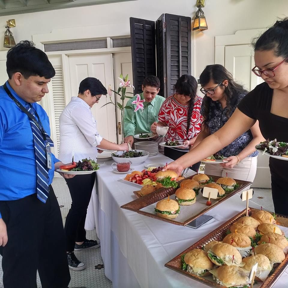 GuentherHouse's tweet photo. Like to thank #sajobshadow Harlandale STEM students who came in last week and enjoyed a delicious lunch at in our Roof Garden private dining room. They built up an appetite after touring our #PioneerFlourMills plant. https://t.co/7xljqtB6D1