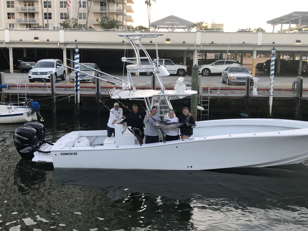 Fishing_HQ's tweet photo. First #swordfish caught on our new 33' Conch with 350HP Mercury Engines.  Nice catch Capt. Paul and Andy from #LMRTackle,  Let's go swordfishing!
https://t.co/v7wLS3qAWq
#Mercury #MercuryMarine #PreferredMarine #ConchBoats #Conch33 https://t.co/xGbVrsH4BK