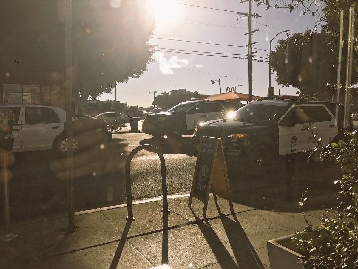 WeirdWaveCoffee's tweet photo. Whoa so many cop cars! https://t.co/jD27qMIoj1