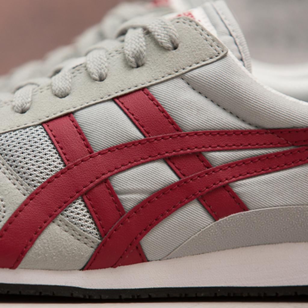 OnitsukaTigerUS's tweet photo. Better with age. Now in its fourth decade of production, the ULTIMATE 81® racer continues to carve out its legacy as an #OnitsukaTiger icon. Shop the newest colorways: https://t.co/av6bAVv6q4 #Ultimate81 https://t.co/pIgulZzZMn
