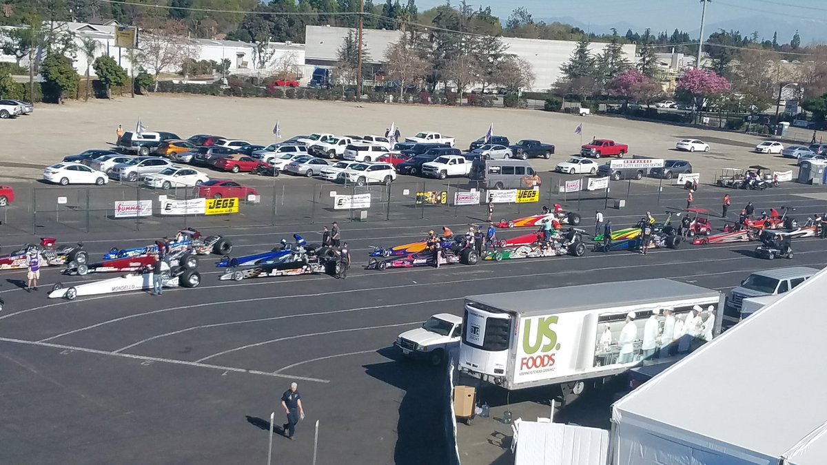 ELZZ101's tweet photo. Wait 82 degrees at #NHRA #AutoclubRaceway #winternat 
@katmac801 @wst_photo @NHRAReinhart @DaveRieff @NHRA @AmandaBusick https://t.co/XMIEgzDAhw