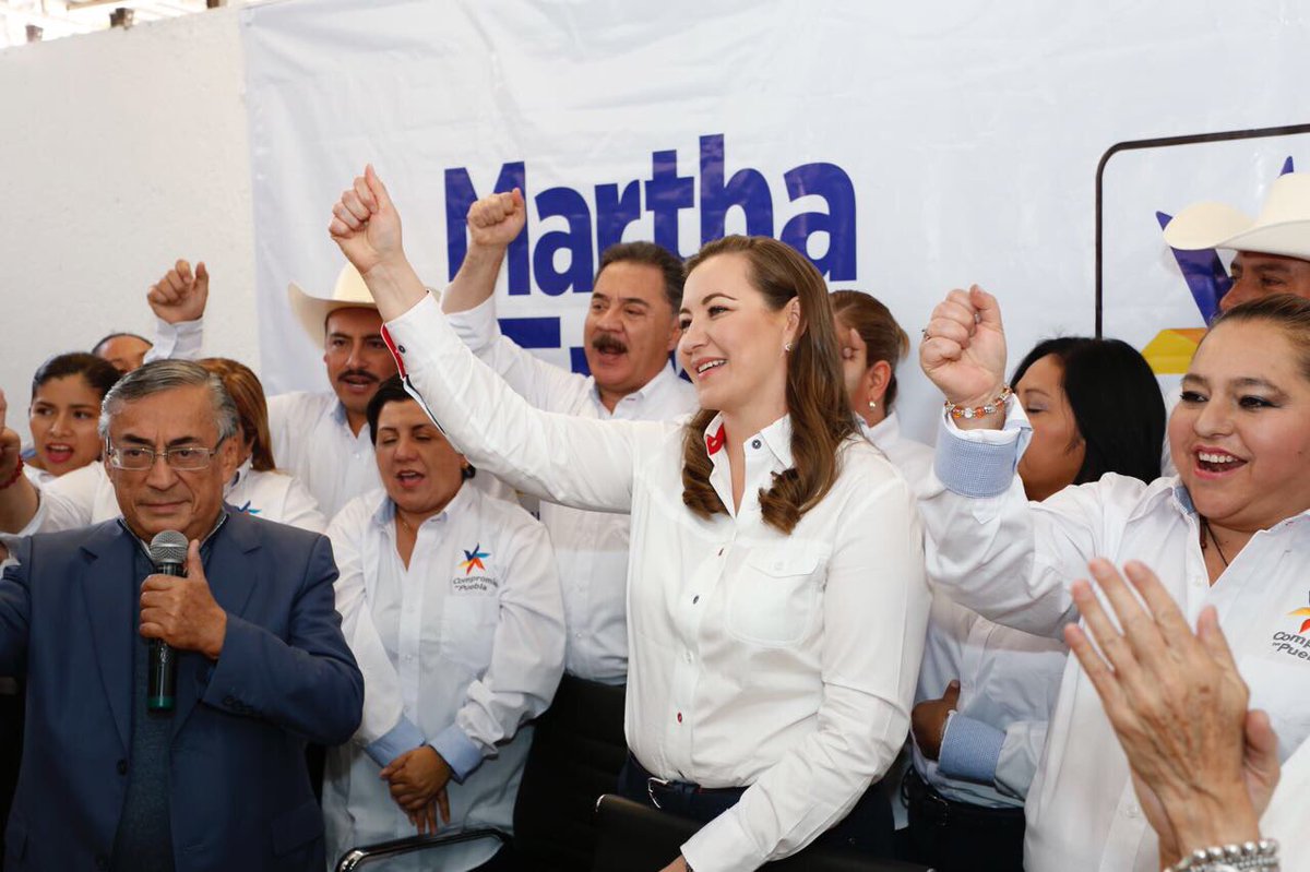 MarthaErikaA's tweet photo. Ha sido un día muy especial, me reuní con la militancia de @Compromiso_Pue a quienes les agradezco su respaldo y compromiso. https://t.co/HsML99pMQm