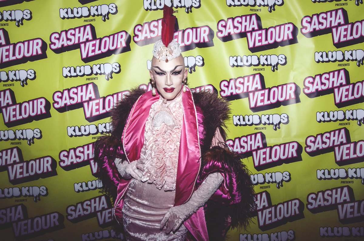 lisatakespics_'s tweet photo. seriously though what an absolute babe 😍 @sasha_velour @klubkids_uk https://t.co/KszzqJQLJP