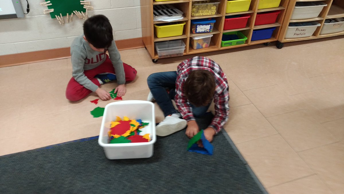 MrsColvinsClass's tweet image. Having fun while exploring the properties of 3D solids.