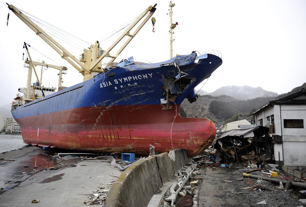 NADMajors's tweet photo. Although it is 97 meters and its deadweigh is 6175 tons, cargo ship Asia Symphony was swept ashore by 2011 tsunami in Japan and washed through the harbor wall in the port of Kamaishi. No matter how big the ship is, Nature proves that it is still much stronger.
#NAD_Majors https://t.co/SS2N71p6BR