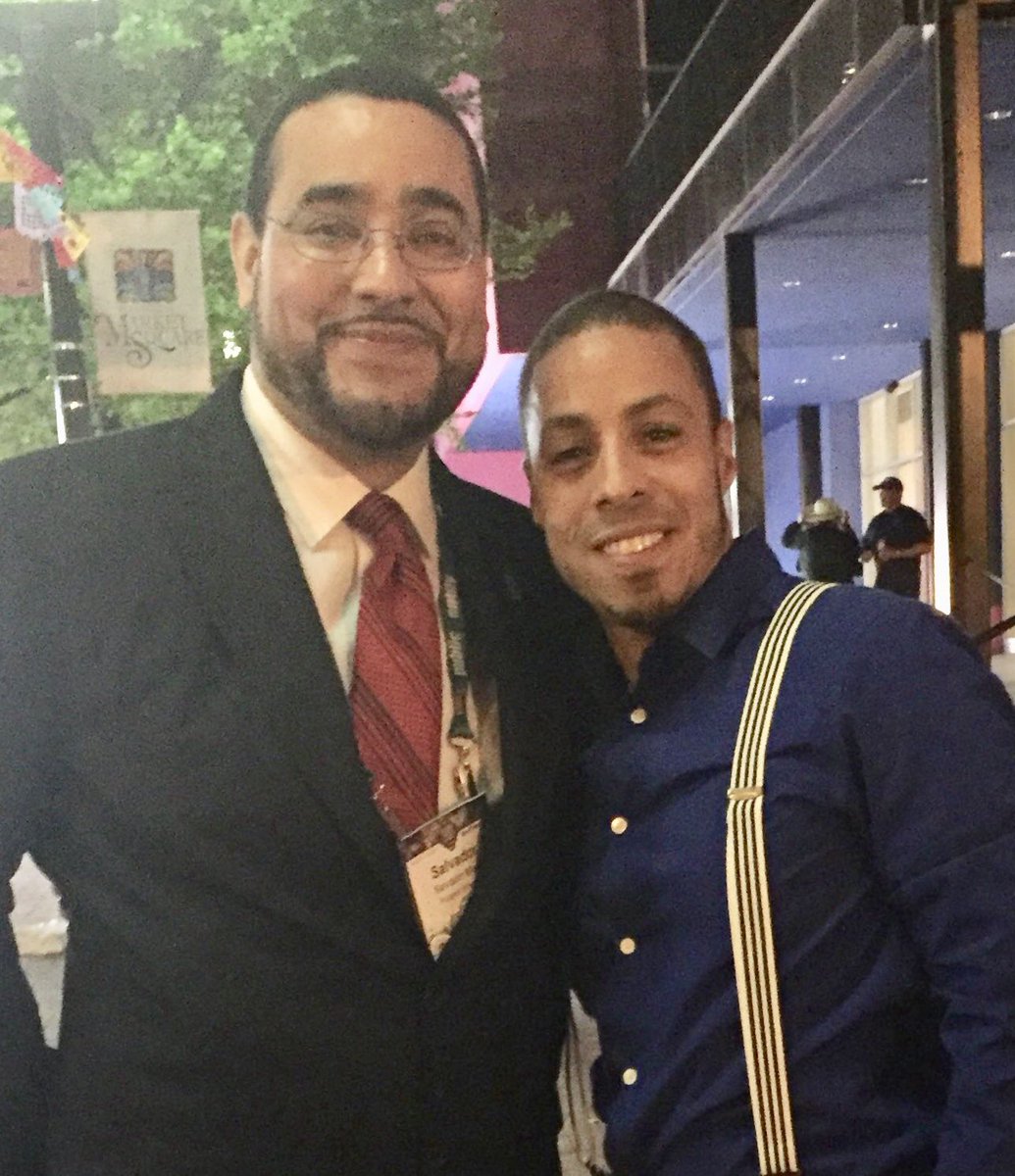 sbmena1's tweet image. #NASPAEverfiMosaic @sbmena1 with the one and only @DrEddieM101 at #naspa17