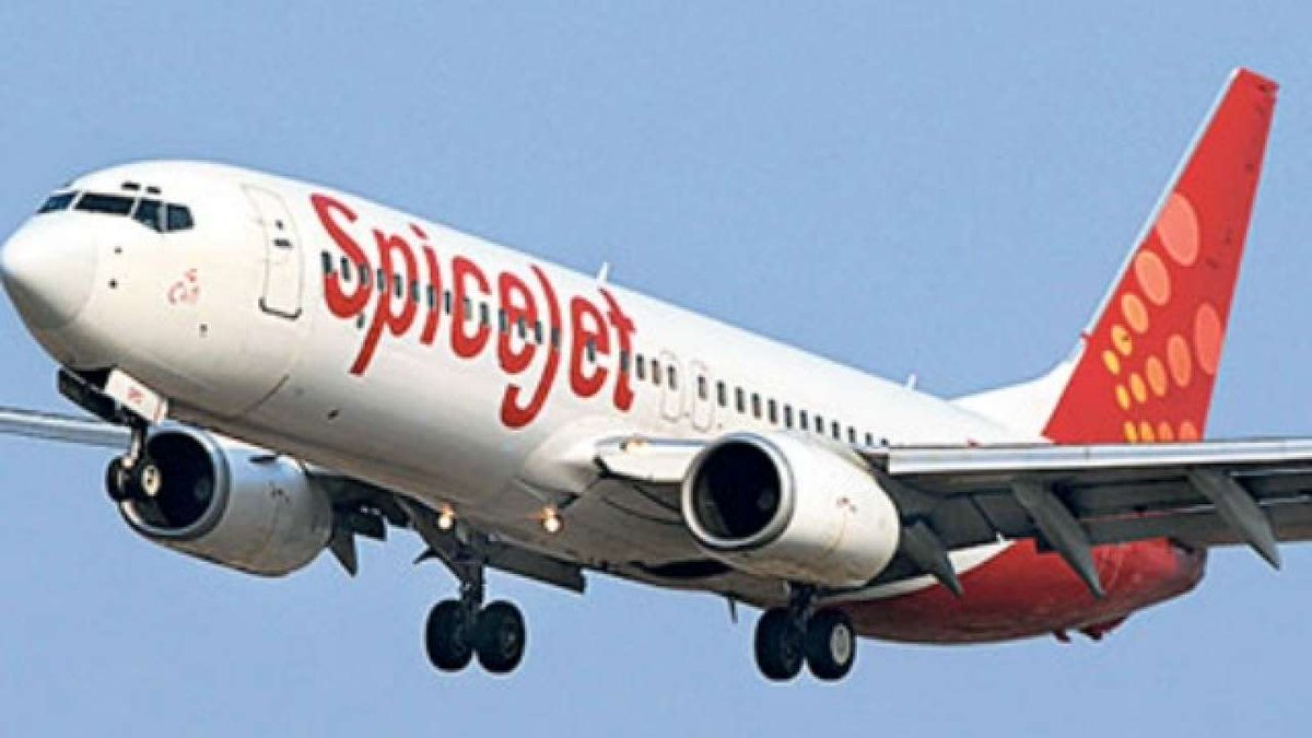 news24tvchannel's tweet photo. 199 SpiceJet passengers have narrow escape #SpiceJetPassengers https://t.co/Tm6FrwkKh4 https://t.co/Gt7hAW0FXZ