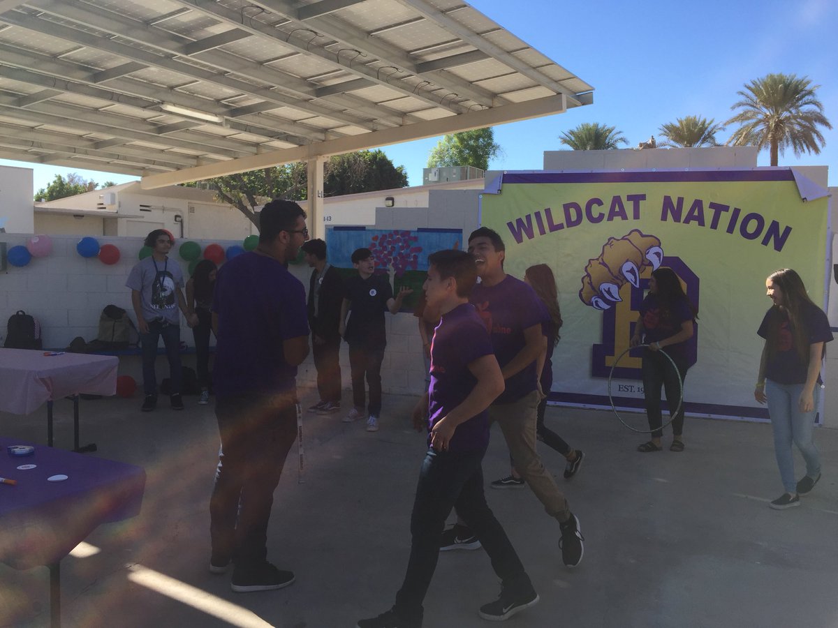 NoOneEatsAlone1's tweet photo. We’d like to thank everyone who showed up to our National No One Eats Alone event!🍎It was a great turnout!We’d also like to give a special shoutout to our Superintendent @srcanalez for providing the pizzas! 
#NoOneEatsAlone #NadieComeSolo #SpreadLove #Kindness #Social #Inclusion https://t.co/5a8Zcn3EN6