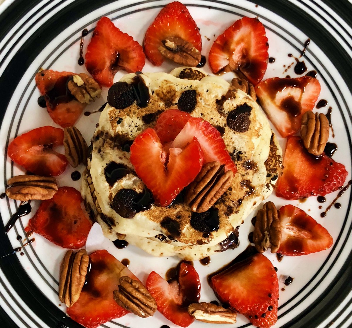 CHOCOLATE ORANGE PANCAKES WITH A VANILLA FIG BALSALMIC GLAZE
Swap out vegetable oil for our Blood Orange EVOO in your fave pancake recipe and then combine our Vanilla &amp; Fig balsamic and agave in a pan on low heat until it reaches a syrupy consistency. Indulge &amp; Enjoy!😍🥞