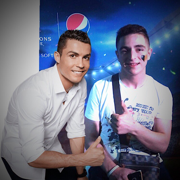 IssamOfficie's tweet photo. my best brother @cristiano to you and your family 🎁🎉❤️🙏#FansWithaCause #cr7selfie #cr7selfieapp #cr7 #cristiano #cristianoronaldo #cr7fans #7Windows #realmadrid #ronaldo #madrid #portugal #Russia #morocco #uefa #championsleague #europe #cr7👑 #cr7❤️ #cr7thebest https://t.co/JuDZUwp8yg
