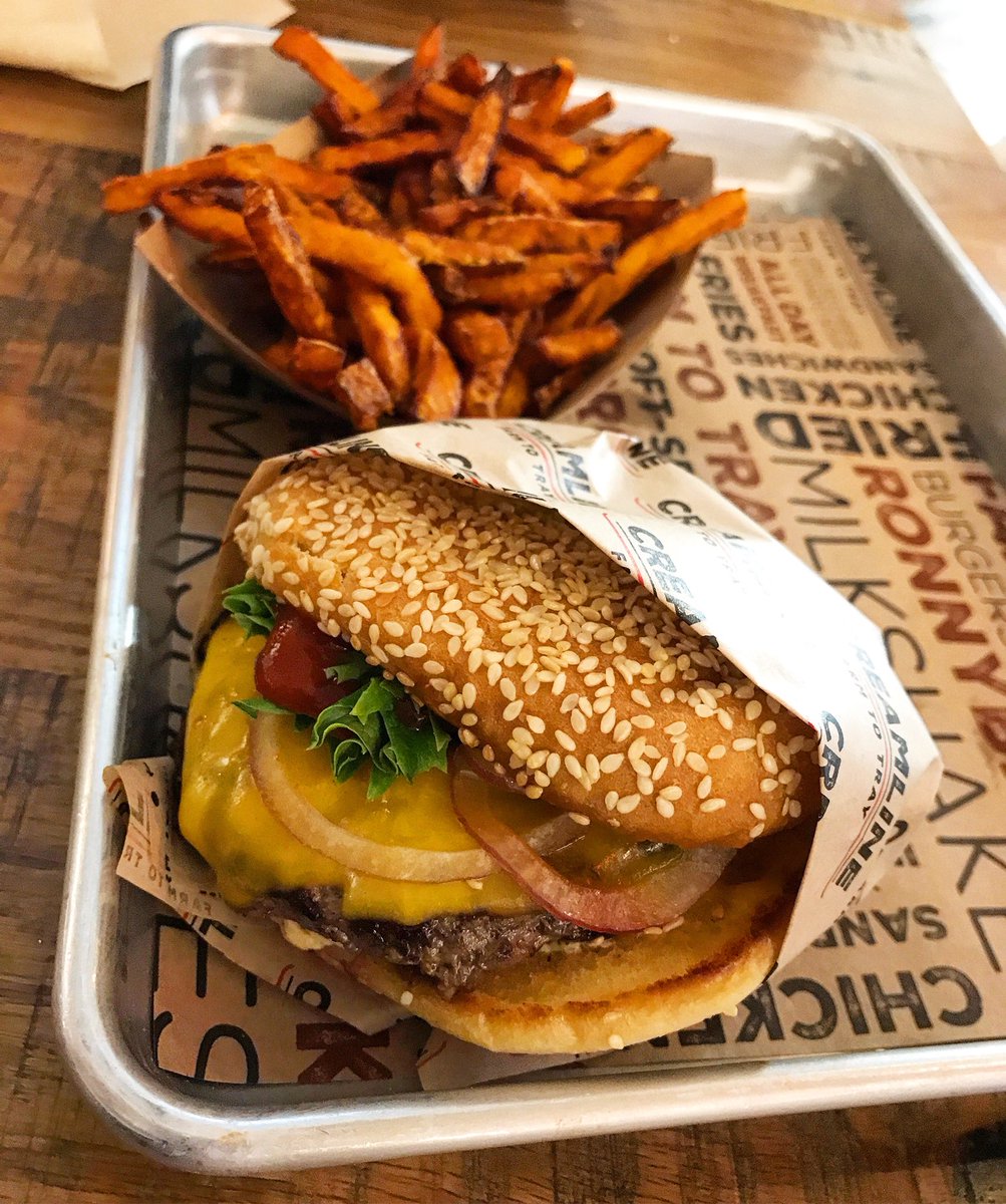 Burger night 🍔 @creamlinenyc ‘s ! “Cheeseburger and Sweet Potato Fries” 🍴 #food #foodie #foodlove #creamline #creamlinenyc #burger #cheeseburger #burgers #cheeseburgers #sweetpotato #fries #chelseamarket #chelseamarketnyc #nycfoodwitch #nyc #newyorkcity #nyfood #nyfoods
