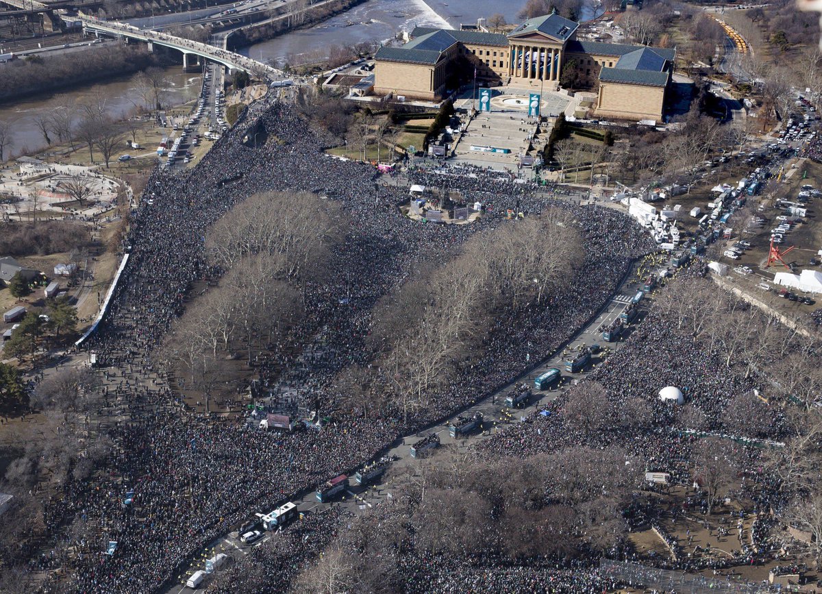 Looks like a few people showed up to the Eagles parade today. (Photo: <a href="/jessicagriffin/">jessicagriffin</a>)