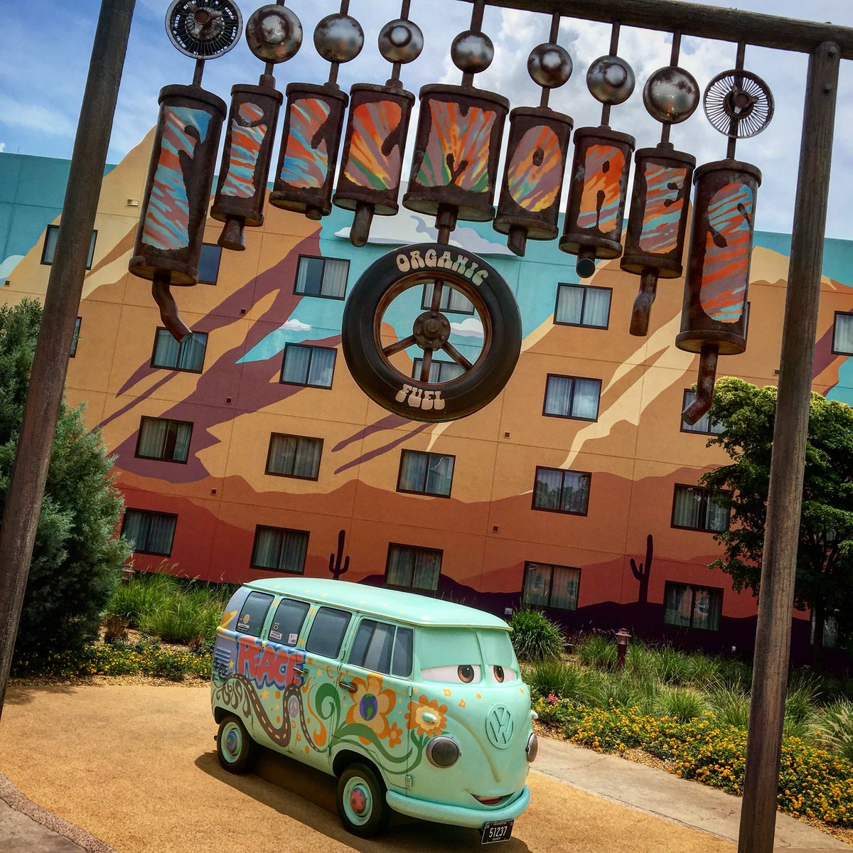 Heyyy man, how about some organic fuel? ⛽️

#pixarcars #cars #fillmore #disneyworld #artofanimationresort