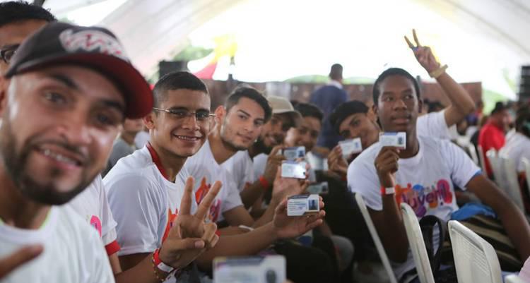 Jóvenes venezolanos recibirán bono del Día de la Juventud
bit.ly/2FXSMG3 <a href="/NicolasMaduro/">Nicolás Maduro</a>