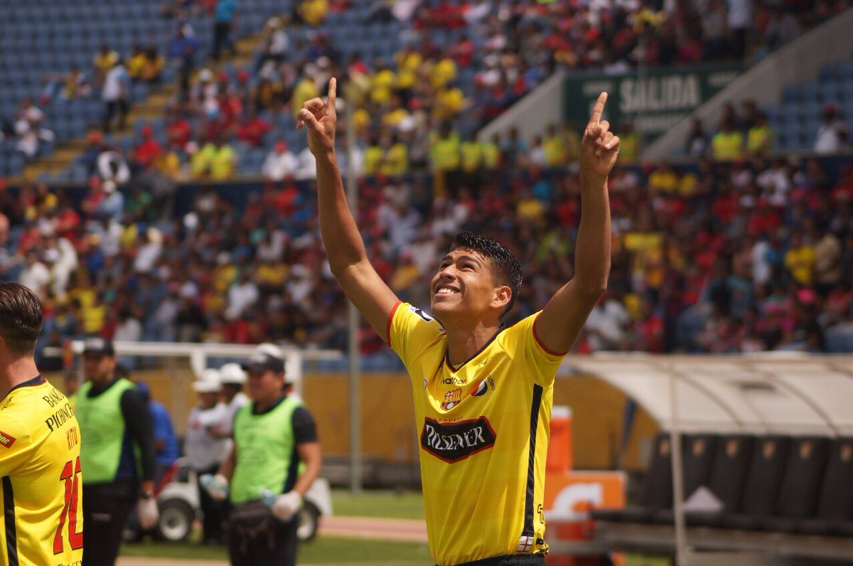 BarcelonaSC's tweet photo. Vota por tus ídolos en el @BichitoEC , ingresando a https://t.co/BxgX55zWk4 https://t.co/FUdfMZYM6Y