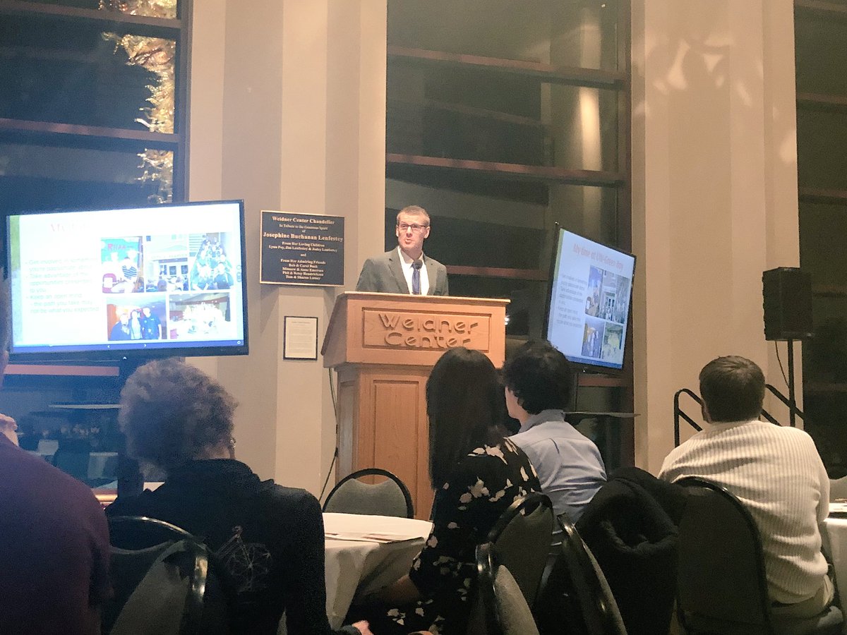 uwgbcomm's tweet photo. “Stay connected to @uwgb, the faculty and @uwgbalumni” -#UWGBCOMM alumnus @Jr68racer (Jonathan Eckelberg) at the #UWGBCOMMWeek banquet https://t.co/Ih3lyeCkYI