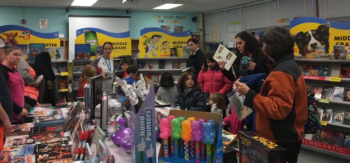 GrangeES's tweet photo. Thank you to @GrangePta for organizing the Scholastic Book Fair and all the families for supporting the school &amp; our Grange readers! 📚#grangegreat #grangereads https://t.co/S8RW5rQJdJ