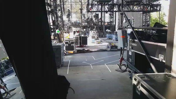 bossinfoglobal's tweet photo. A closer look at the pedal board of @Calum5SOS used on the @5SOS #slfl tour. #bosspedals #bass #5SOS https://t.co/LiUejm8j54 https://t.co/5rfnONbhDk