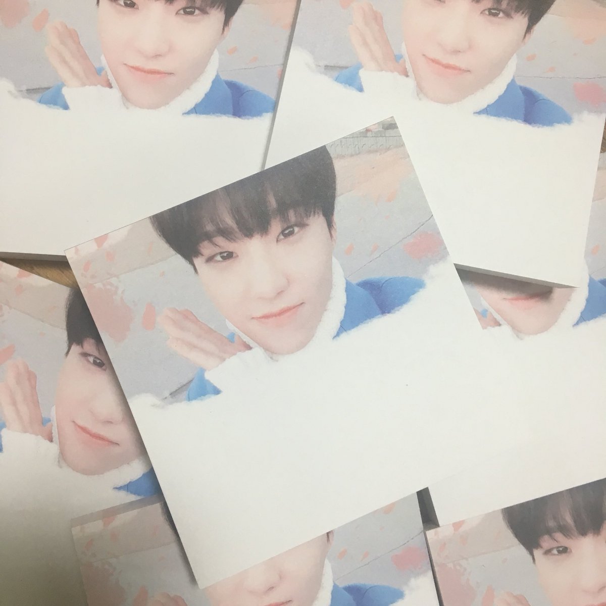 chuchu_svt's tweet photo. 🔥RT🔥
세븐틴 호시 떡메 판매합니다!

1권 = 1000원
2권+@ = 2000원

🚚배송
우편+500
준등기+1000(한권만가능)
등기+2500
택배+3500

구매원하시면 디엠주세요!
#세븐틴 #세븐틴굿즈 #RT이벤트 https://t.co/TlpQgru8cw