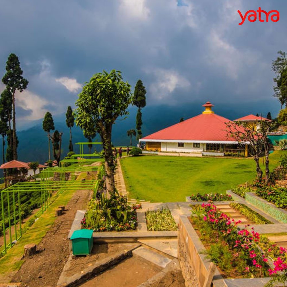 YatraOfficial's tweet photo. Escape the crowd at this sprawling getaway. #HappyHomestaying #Darjeeling #Homestays https://t.co/QZ2RAYvVTl https://t.co/8e2eBulpLz
