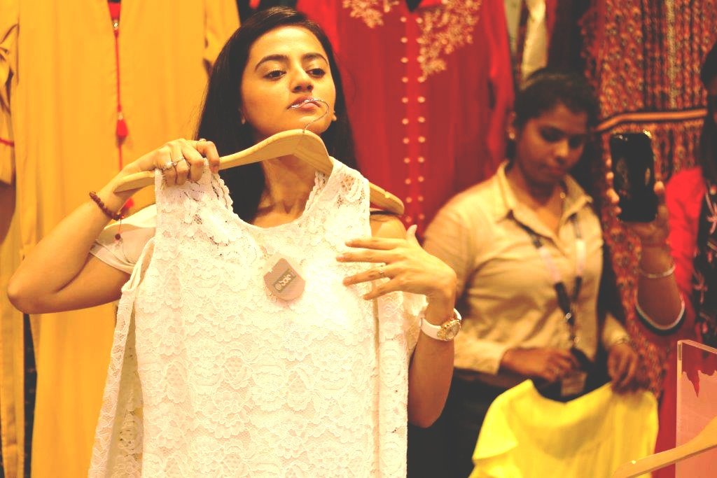 Helly shah twitter