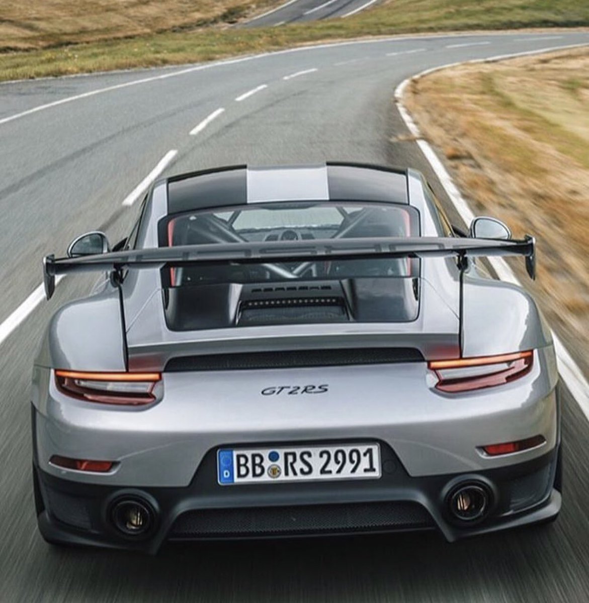 HA11NNH's tweet photo. #FF ❤️these guys 💥 @MotoringEvents @Porsche911UK @FormulaOneWorld @PorscheSauce @Strasseleeds @paulrobertsrcz @oliveri_pablo @caldelari911 @FAFBulldog @TommyBLondon @GTSeven7 @rob13797 @AutoPap https://t.co/Z5AU8DKutQ