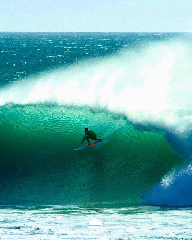 Who else is craving waves like this for this weekend?! 🌊⚓️⚡️
•
📷: @ross_duerden ift.tt/2nYNHWX