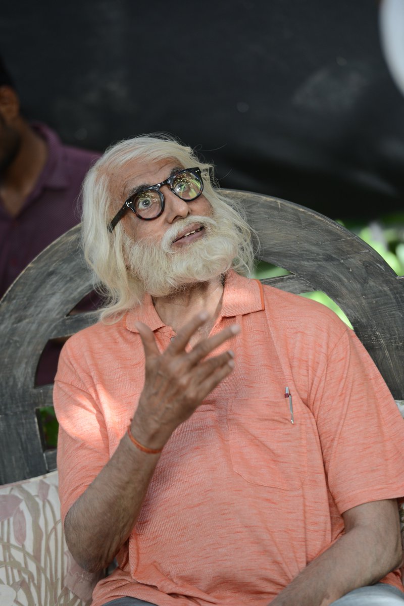 SrBachchan's tweet photo. T 2609 - ITS HERE .. !!! the teaser for '102 Not Out' ..as promised ..
BAAADDUUMMMBAAAAAAAAAAA !!!
https://t.co/EwrEVGiBfz
@umeshkshukla @SonyPicsIndia #102NotOutTeaser. https://t.co/AHf6NlEtSc