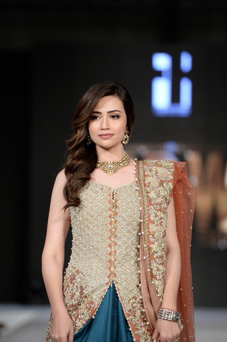 MediaSpringPk's tweet photo. #FlashbackFriday @RealSanaJaved as the showstopper for Saira Shakira – A Monsoon Wedding at the finale of #FPW17 https://t.co/OMOp9YVeSp