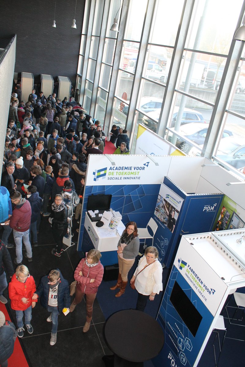 vincemispelaere's tweet photo. Veel aandacht voor kunststoffen op #technotielt. Op zoek naar (toekomstige) technologie-talenten voor Tieltse regio https://t.co/ro24XDCEr2 https://t.co/rY12W2P5t7
