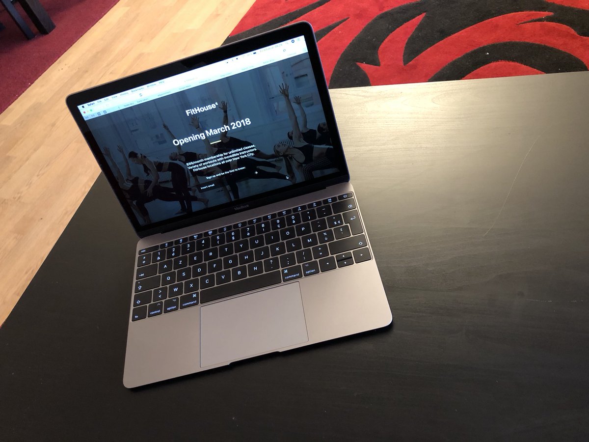 greg3z's tweet photo. Hello tiny MacBook 👋
You're really cute 😍
#noTeaser https://t.co/hlLFjnH7ZC