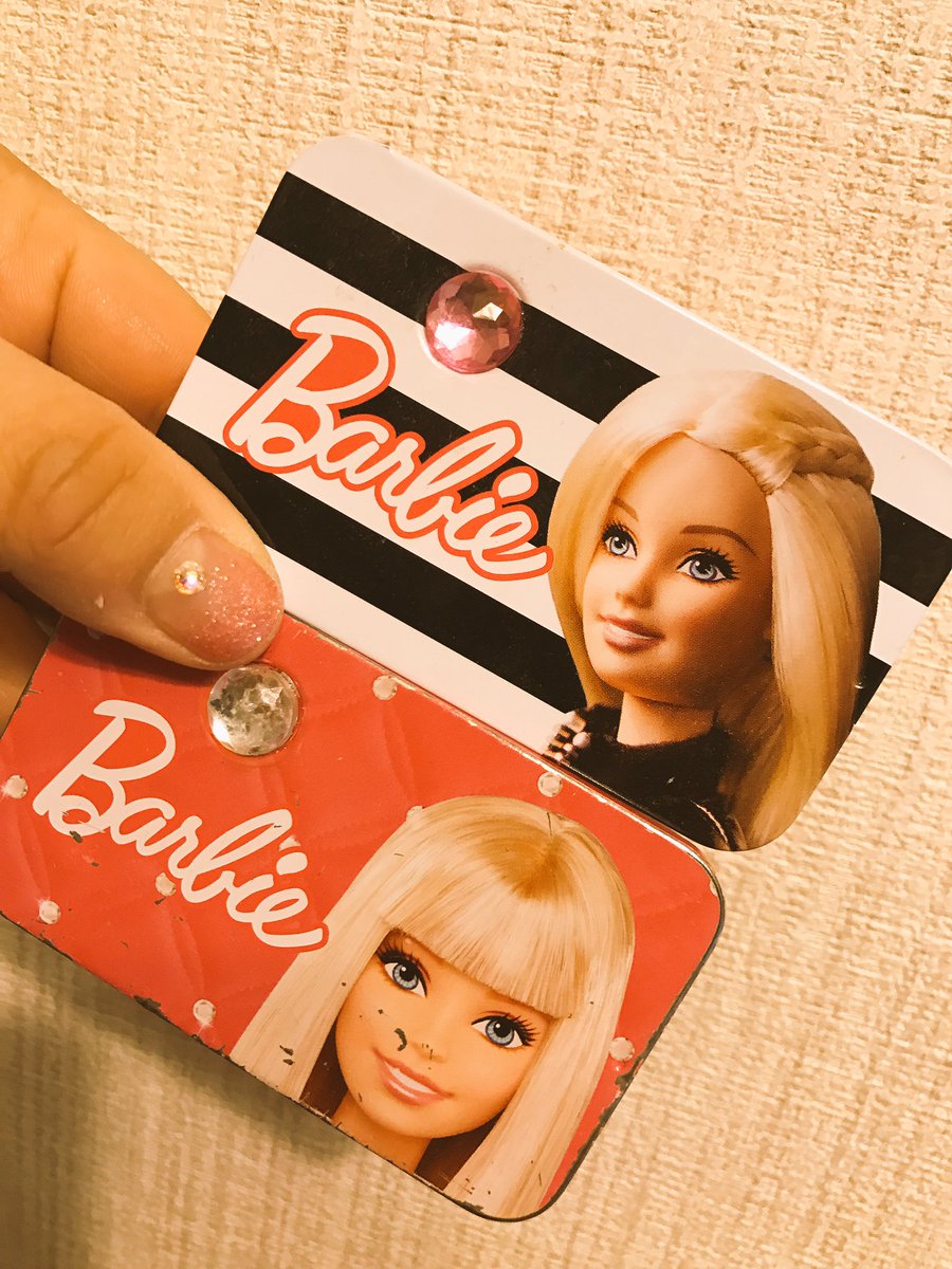 blume_violin's tweet photo. 初代(下)バービーちゃんのお鼻あたりが残念な事になり、2代目(上)バービーちゃんにチェンジ☆
#バービー #Baebie https://t.co/ZdLgVmwiVF