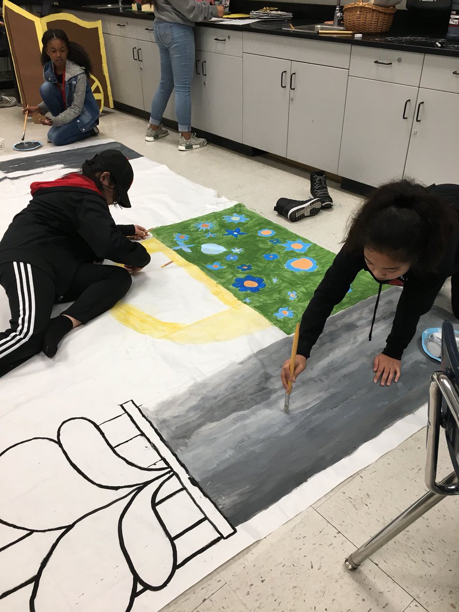 ChenoaNowlin's tweet photo. Students getting ready for Greek day https://t.co/LONqYiBLul