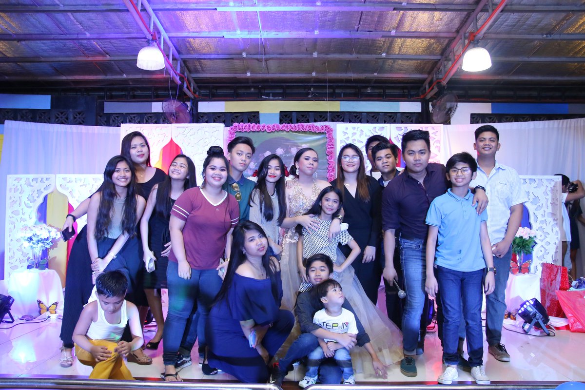 OfficialTulipas's tweet photo. Cutieee Pamangkinsss with their Cutie Tito 😂😂 https://t.co/eJdVhyQD8c