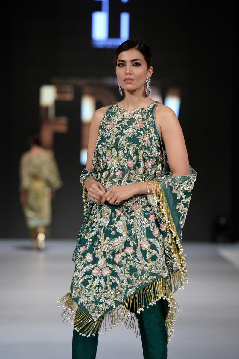 MediaSpringPk's tweet photo. @Iamrabiabutt #FlashbackFriday @Iamrabiabutt walking for Saira Shakira – A Monsoon Wedding at the finale of #FPW17 https://t.co/VMa0pCEqEQ
