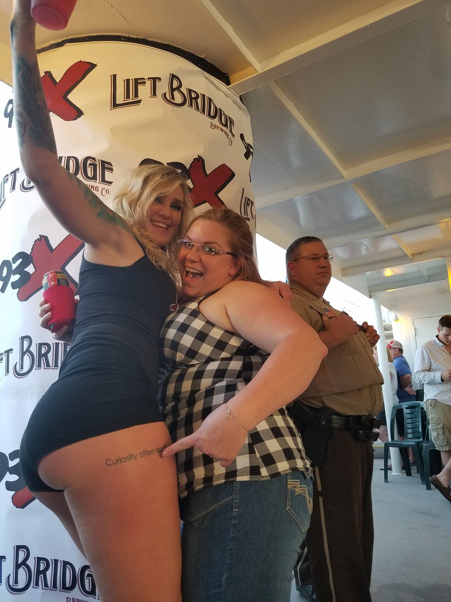 NDSioux21's tweet photo. @LiftBridge @IceCastlesMN Always a good time with the #brotherhood and @LiftBridge #LBWinter @93XRadio https://t.co/vSxoMdi7f8