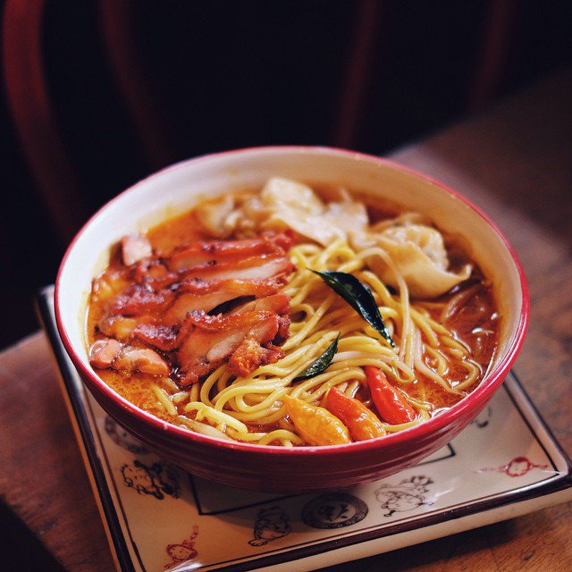 fook_yew's tweet photo. Grab your #lunch at FOOK YEW and make your tummy happy! This one is everyone's #favorite 叉烧鸡云吞咖喱面 Curry La Mian with Chicken Char Siu &amp; Shrimp Wonton. 
_____
.
.
.
#FOOKALLDAY #fookyew #chinesefood #foodporn #foodgasm #buzzfeast #likefood #foodlover https://t.co/jwX1PzOhE2