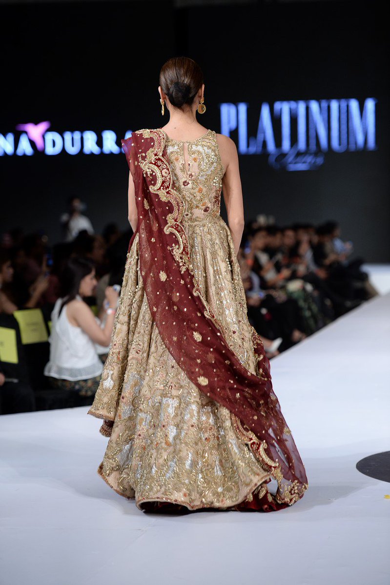 MediaSpringPk's tweet photo. @thesadafkanwal #FlashbackFriday @thesadafkanwal walking for Tena Durrani – Platinum Series at the finale of #FPW17 https://t.co/f2D44JVglw