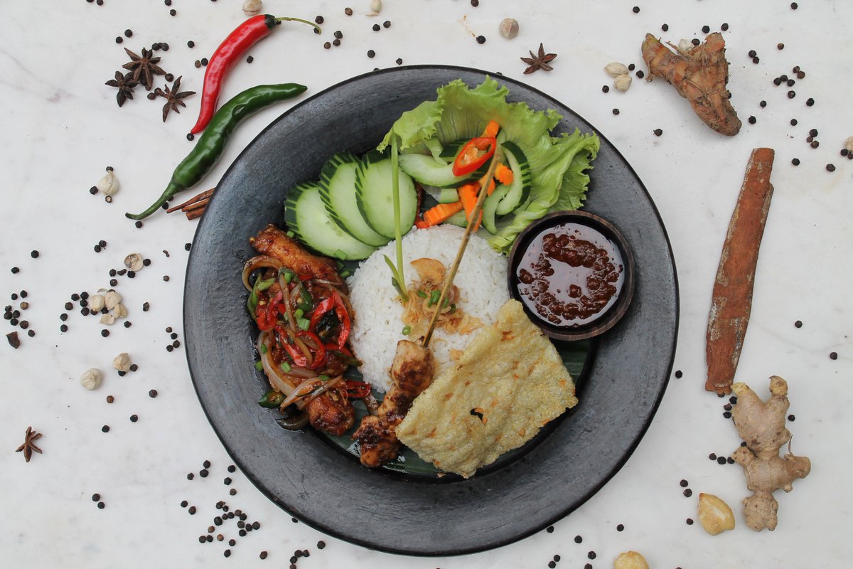 HarperKuta's tweet photo. Try our one of Indonesian Authentic, Ayam Goreng Kecap, available at #RustikBistroandBar
.
.
#foodie #foodgram #foodporn #indonesianfood #explorekuta #bali #holiday https://t.co/euJmu0TWMw