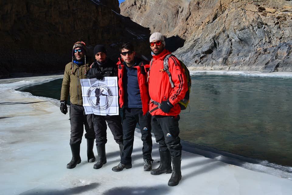 jkmaclub's tweet photo. JKMHC #ChaderTrek '18
Chadar trek is one of the most thrilling and adventurous trek in Ladakh,This trek is basically performed on a frozen river called the “Zanskar River”,temperature during the winters drops to -30° to -45° which makes the Zanskar Lake look like a mesmerizing. https://t.co/dkT10Qlslf
