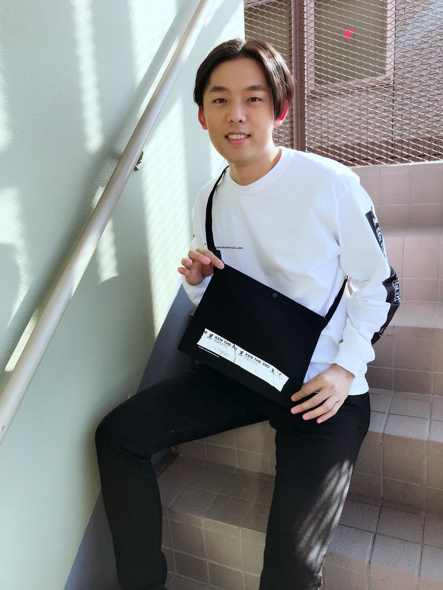 Ken The 390 على تويتر アルバムグッズ完成 日曜には発送されます サコッシュがとても良い感じですよ Kenthe390 Kenthe390 リフレイン