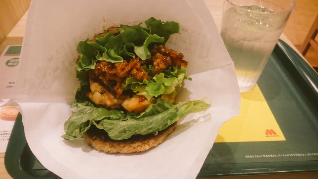 は No Twitter スパイシーにくにくにくバーガー 見た目のインパクトがすごい