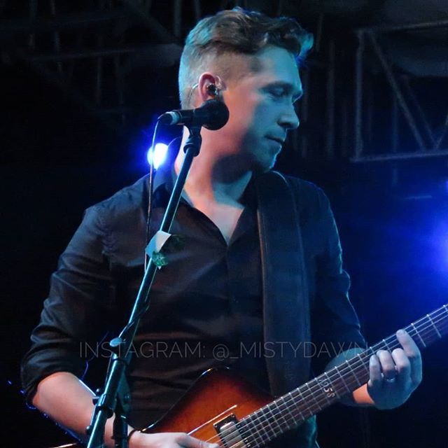 _Misty_Dawn's tweet photo. I hear #BTTI2018 pictures with the band are up, but I haven't gotten up the guts to go look at mine. I'm happier on this side of the camera, anyway. #Hanson #IsaacHanson https://t.co/un2HAOWJSz https://t.co/lR8pOLzsMq